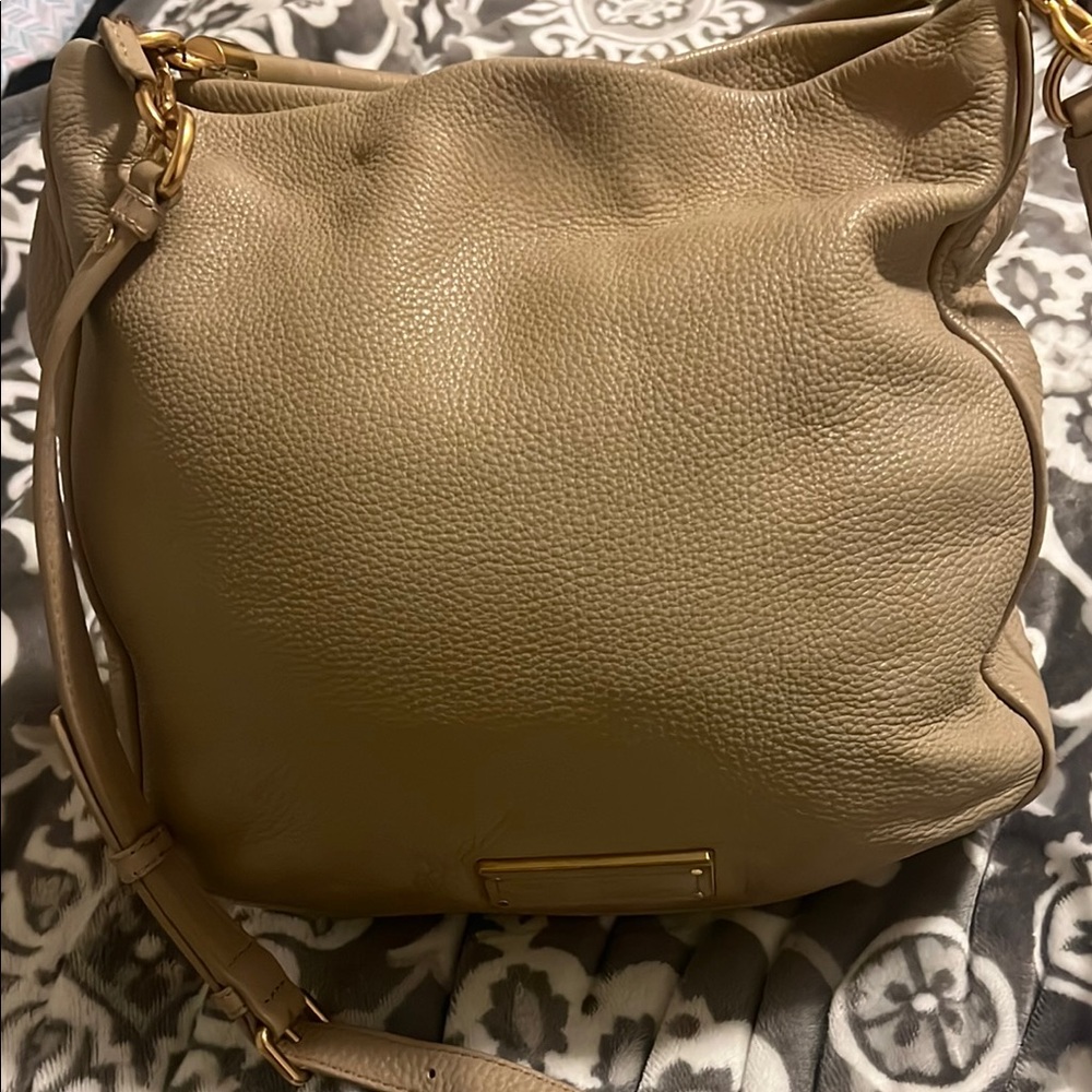 Elegant Tan Leather Shoulder Bag